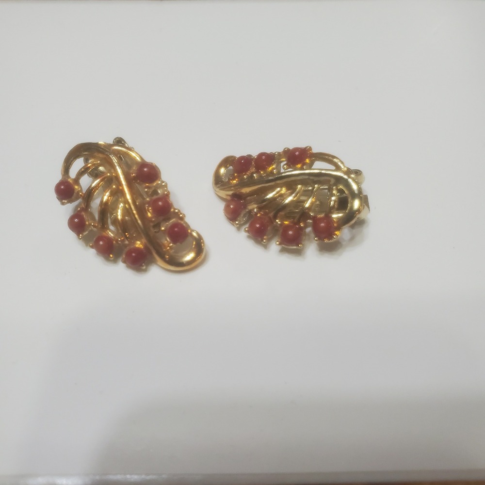 Vintage Gold Tone Red Bead Sprayβ Clip On Earrings Mid Century Modern Jewelry